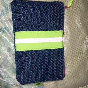 I’m selling an Ipsy bag it’s new and clean!!